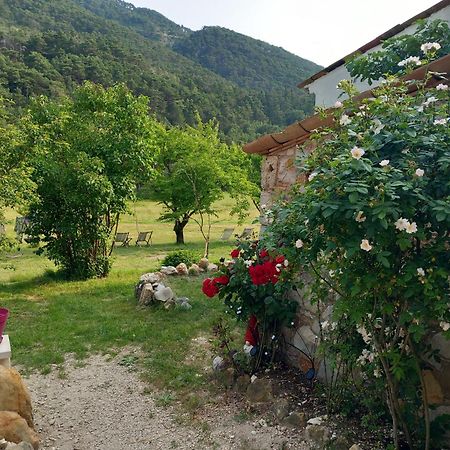 Gite La Mountagna Peyroules Ngoại thất bức ảnh